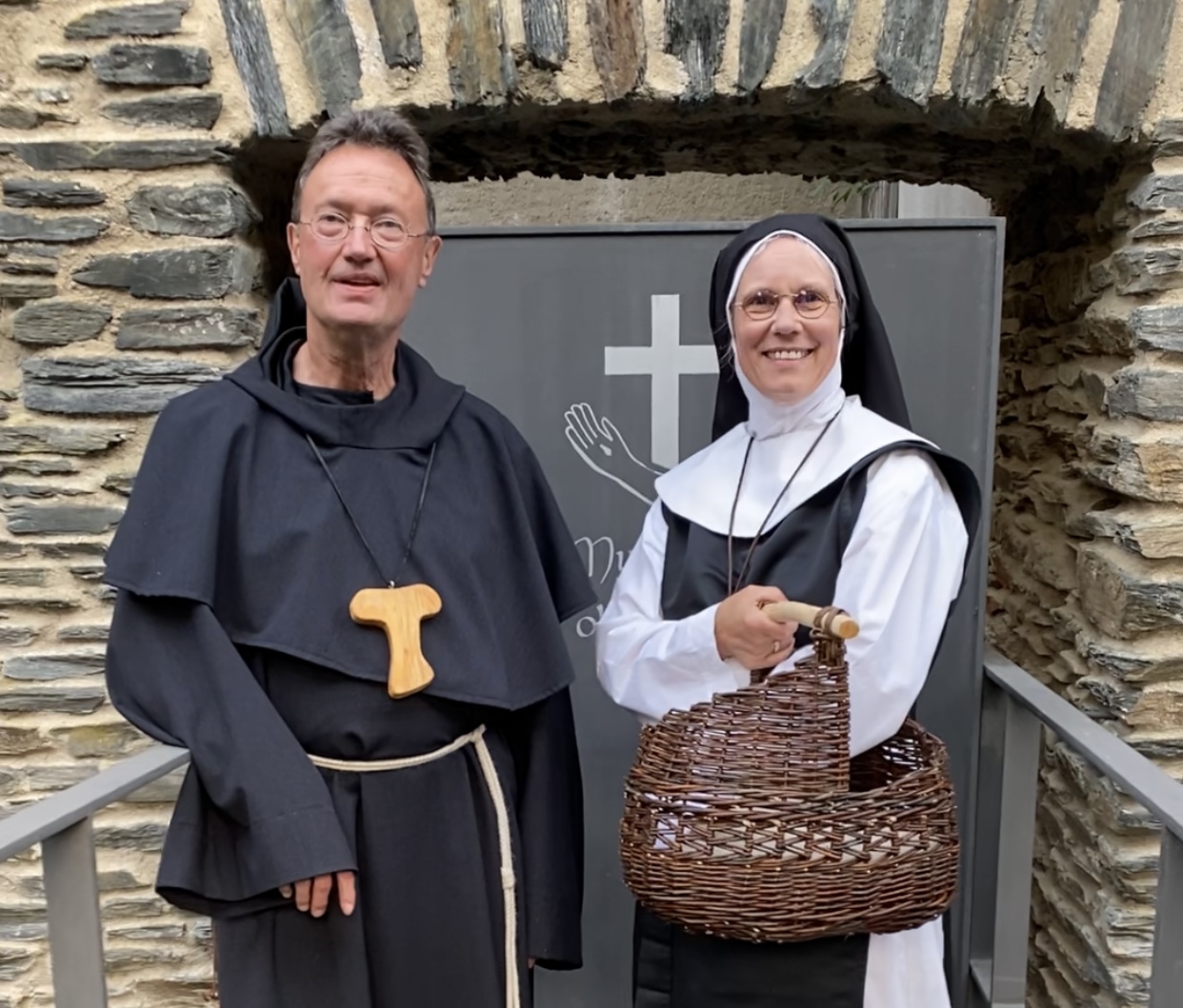 Auf Tour mit Schwester Nixnuzia und Klosterbruder Heribert